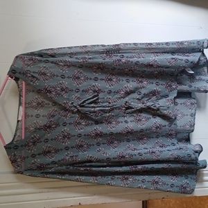 Maurices women's Long sleeve Lace up Detail Tie front V- neck , Size 3 blue